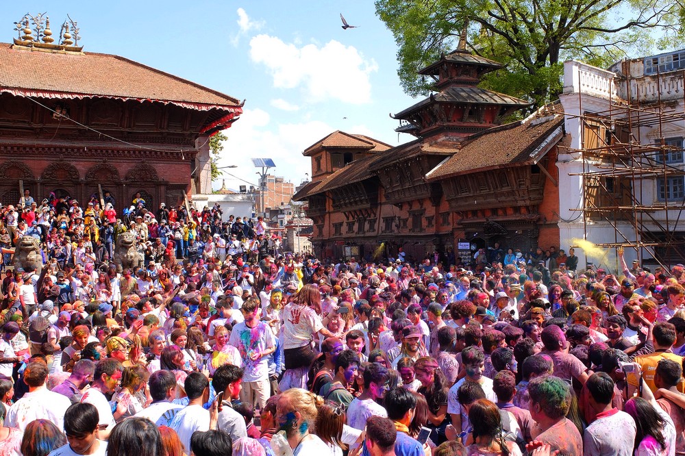 A crowd starts gathering - Kathmandu - Holi in Nepal