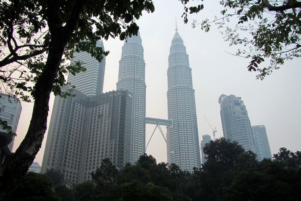 Kuala Lumpur Petronas Towers view from park
