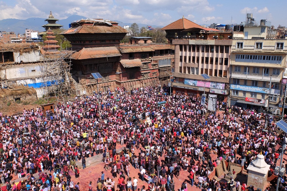 Crowd in Durbar square - Kathmandu - Holi in Nepal