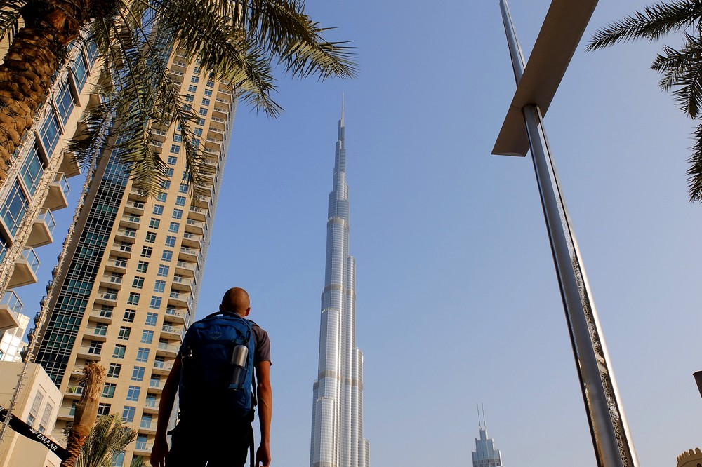 Kaspars in Dubai - Looking at Burj Khalifa