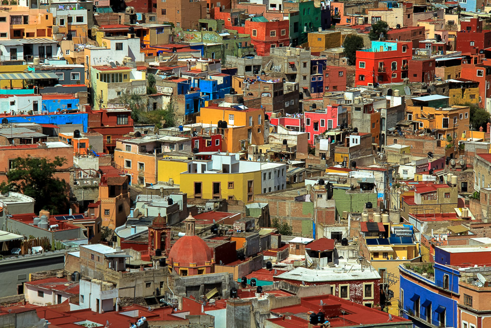 Colorful houses - Nomadic Traveler Ray Gudrups