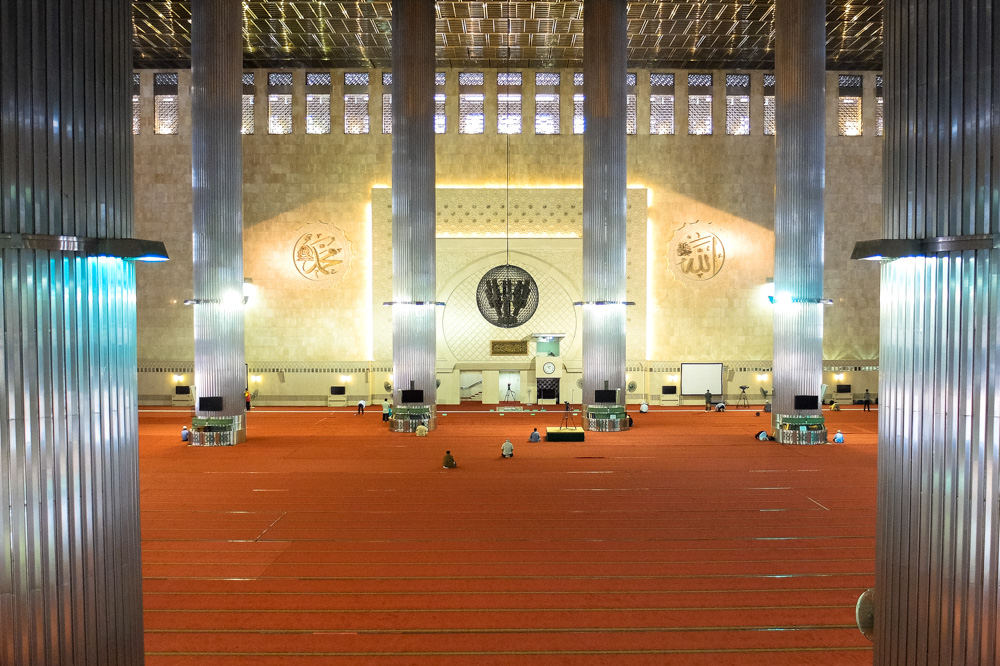Inside a mosque in Jakarta - Singapore - Java - Bali itinerary